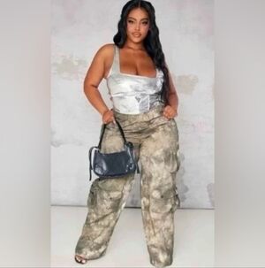 NWT PrettyLittleThing Plus Camo Cargo Trouser ~ Plus Size 16